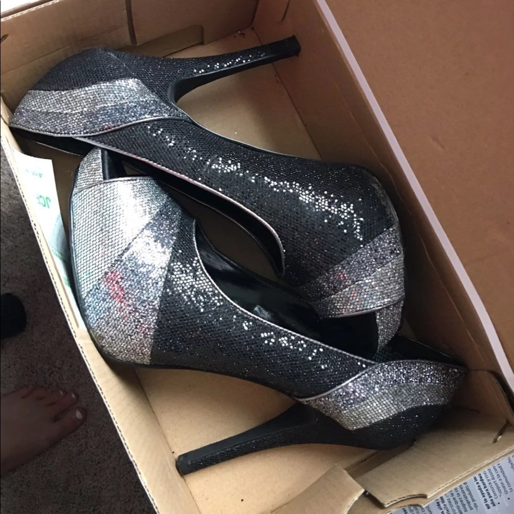 Black & Silver Sparkly Heels size 7 1/2